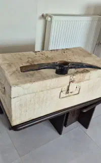 فروش کتاب. جعبه. کلنگ..