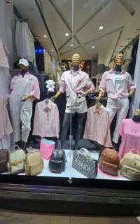فروش اجناس و وسایل بوتیک زنانه و دخترانه