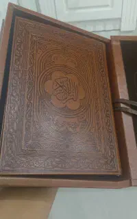 قرآن چرم قابدار نو نو یک بار استفاده نشده حتی