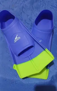 فین شنا همراه با اسنورکل