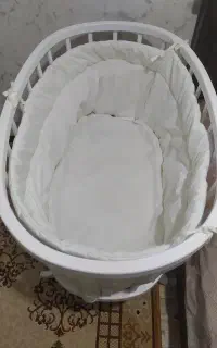 تخت کنار مادر