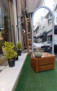پاتختی کنار تختی