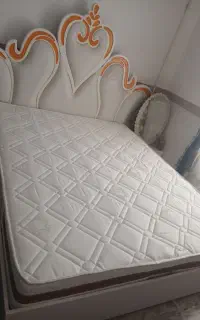 تخت خواب دونفره ۱۶۰×۲۰۰  تشک نرمیلا نسترن کفی فلزی