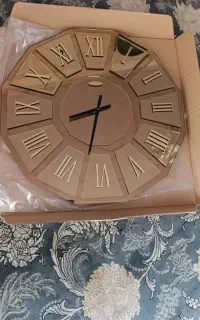 فروش ساعت( آیینه ای)سالم و در حد نو