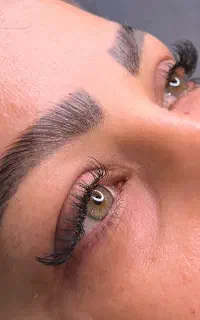 کاشت مژه لیفت و ناخن تخفیف ویژه