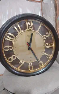 ساعت دیواری سالم