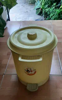 سطل زباله پدالی