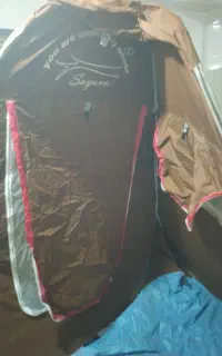 چادر مسافرتی  ضد آب اصلا ازش یه بارم استفاده نشد ه