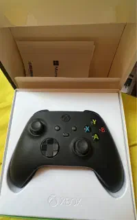 دسته اورجینال Xbox Series X/S+پایه شارژر+جعبه