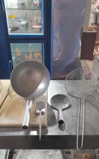 یک سری وسایل اشپزخانه رستوران سنتی