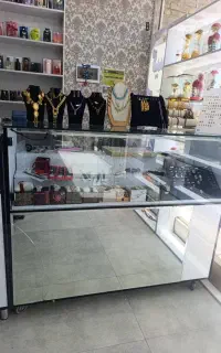 ویترین شیشه ای