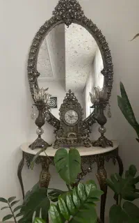 آیینه و شمعدان با ساعت