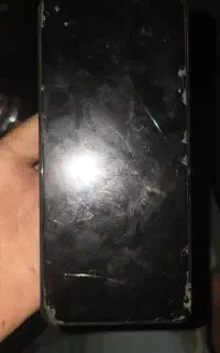 گوشی از همه لحاظ سالم فقط چند تا شکستگی داره