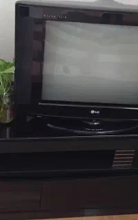 تلویزیون و میز و...