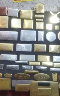چسبدارفلزی پلاک تبلیغاتی لوگومولتی پشت لیبل پلکسی