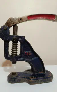 دستگاه دکمه زن دستی کارکرده
