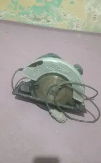 یک دستگاه سنگ اره برش و فارسی بر بوش