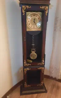 ساعت ایستاده چوبی