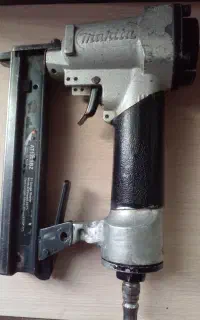 منگنه کوب بادی