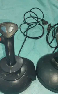 دوعدد دسته بازی کامپیوتر