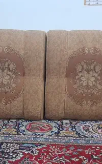 دو عدد پشتی به فروش میرسد