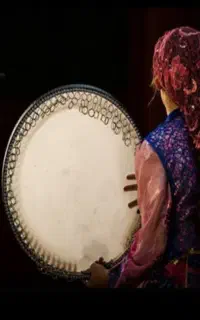 دف و گیتار درسالن‌بزرگ آموزشگاه‌موسیقی اندیشه‌نوین
