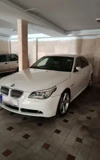 بی ام و 520i