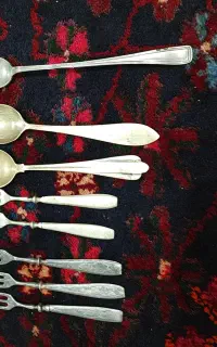 قاشق قدیمی و سکه قذیمی