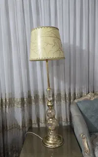 آباژور شیک کنار سالنی