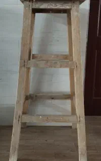 چهارپایه چوبی