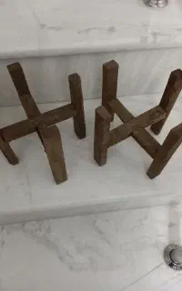 زیرگلدانی چوبی