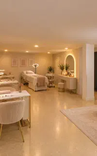 سالن خدمات زیبایی 40 متر / حاشیه وکیل آباد