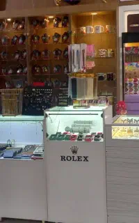 فروشنده خانم بدلیجات