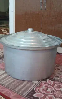 دیگ نیمه بزرگ