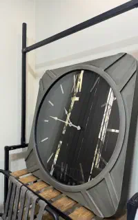 ساعت دیواری کاملا سالم ونو