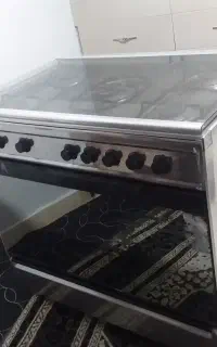 اجاق غاز پنج شعله تمیز در حد نو