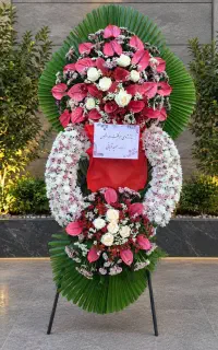 عرضه ی تاج گل های درباری و فانتزی