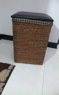 سبد رخت حصیری با در چرم