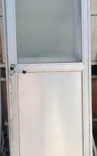 سه عدد درب سرویس بهداشتی