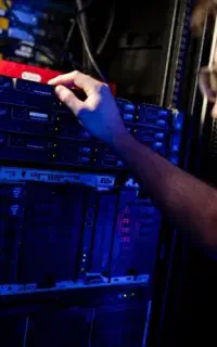 خدمات تخصصی IT در محل  منزل و کسب‌وکار