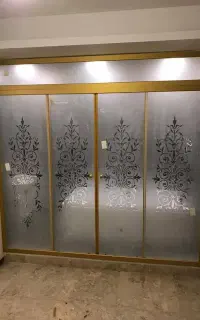 اجرای انواع شیشه و درب های برقی