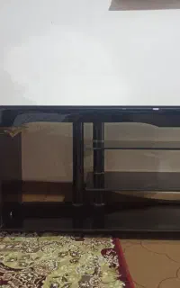 میز تلویزیون شیشه ای