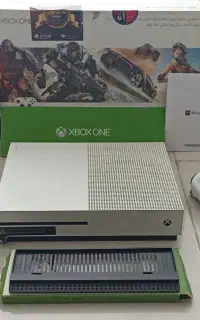 Xbox one s 1TB  سالم دیسک خور با دو دسته و جعبه