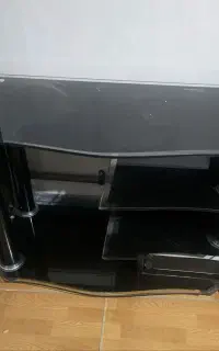 میزتلوزیون شیشه ای