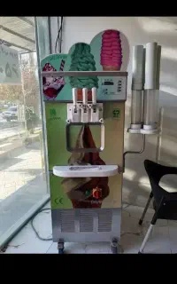 دستگاه بستنی نیکنام ویک عدد یخچال دو درب