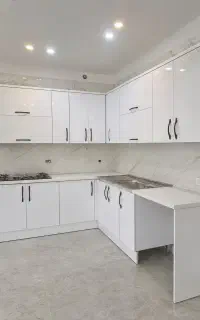 کابینت هایگلاس درب سفید ارتفاع بلند پیش ساخته