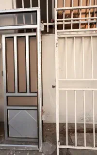 در ورودی آلمینیومی به همراه دزد‌گیر