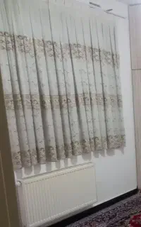 پرده اتاق خواب به همراه چوب پرده سالم
