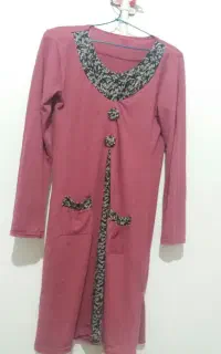 مقدار زیادی لباس زنانه وبچه گانه