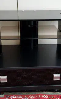 میز تلویزیون شیشه ام دی اف مشکی